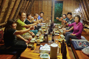 2日目は早朝から「十六羅漢岩」へ。その後、青い水の美しい丸池、元滝伏湧水を巡り、午後からはブナ林の美しい中島台レクリエーションの森を廻りました。