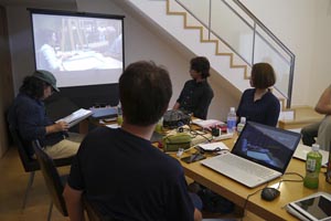 レビューの様子とアトリエで収録した動画を鑑賞