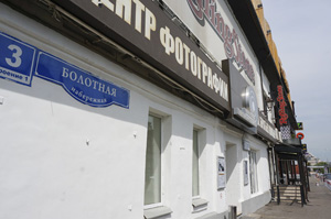 ひときわ目立つ白い建物がLumiere Brothers