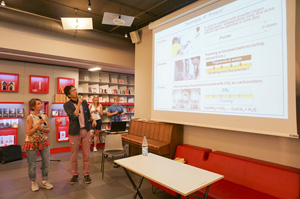 写真展開催の前日に行なわれた、モスクワ最大のブックストアでのトークショー