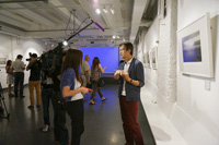 次々にテレビの取材を受ける吉田先生