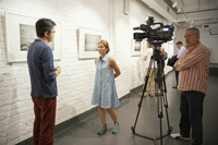 次々にテレビの取材を受ける吉田先生