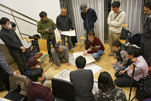 オリジナル和紙の発表（蓮見浩明）