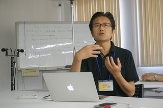 海外の写真フェスティバルで求められるスピーチ力（吉田繁先生）