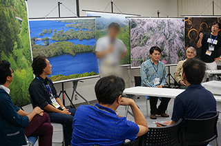 「EOS 5Dsで表現する写真家たちの今～大判プリントの迫力を体験」写真家・石橋睦美先生&諏訪光二先生&長根広和先生&吉田繁先生/インタビュアー SAMURAI FOTO 冨川丈司さん