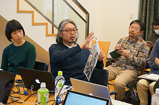 FOTO FESTのレビュー用リーフレットの作成（グラフィックデザイナー清水悟さん）