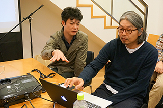 FOTO FESTのレビュー用リーフレットの作成（グラフィックデザイナー清水悟さん）