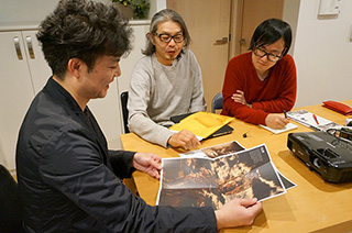 デザイナー清水悟さんとリーフレット打ち合わせ（田上晃庸）