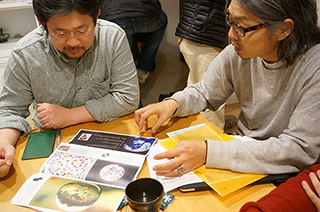 デザイナー清水悟さんとリーフレット打ち合わせ（上原ゼンジ）