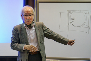 写真家・小川勝久さんをお招きしてセミナーとレビューを行ないました。