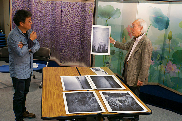 写真家・小川勝久さんをお招きしてセミナーとレビューを行ないました。